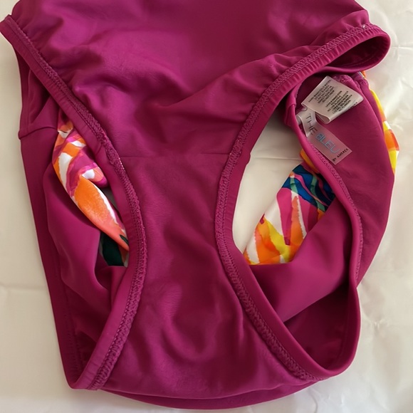 2 pc bikini set. Nearly new superior condition. - Picture 6 of 7